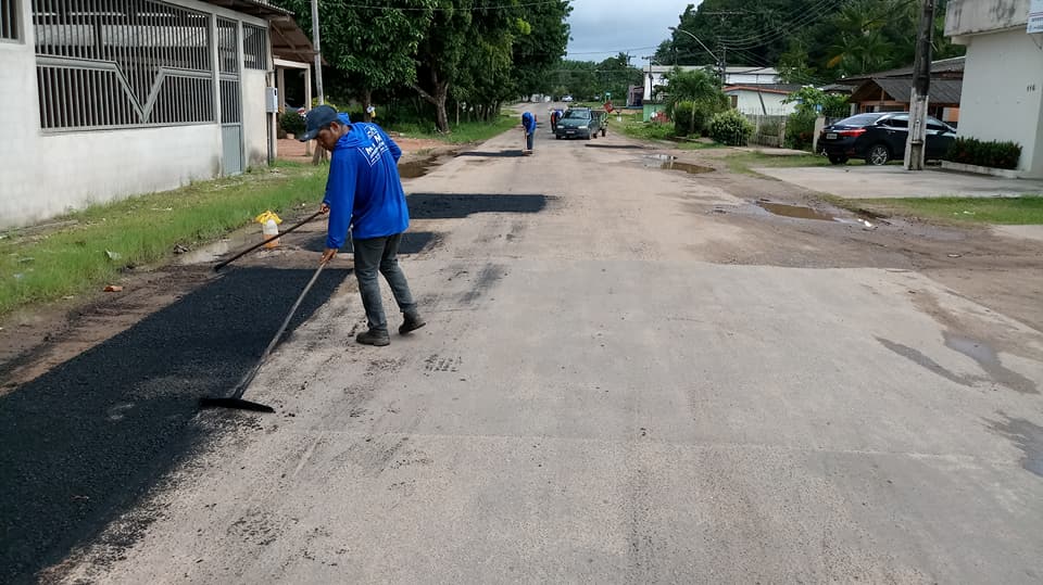 PREFEITURA DE FERREIRA GOMES CONTINUA A OPERAÇÃO TAPO BURACO
